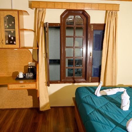 Hotel Peaceful Mornings Srinagar Екстер'єр фото