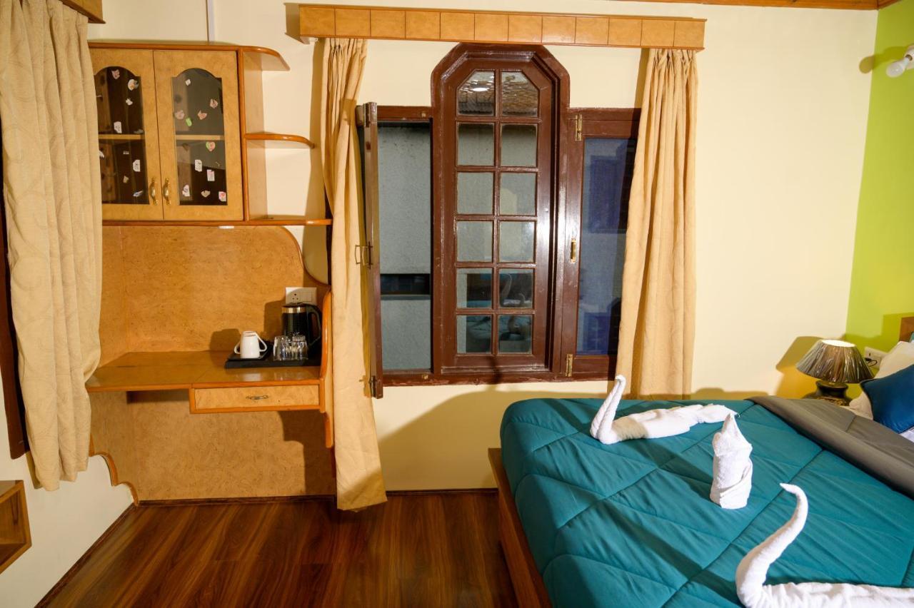 Hotel Peaceful Mornings Srinagar Екстер'єр фото
