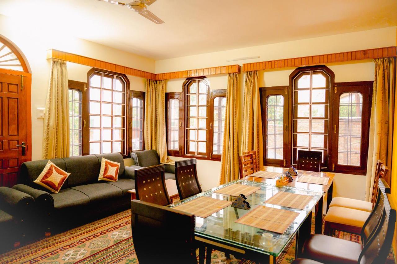 Hotel Peaceful Mornings Srinagar Екстер'єр фото