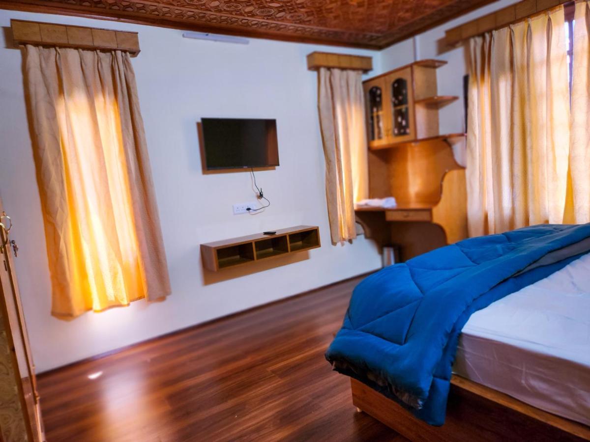Hotel Peaceful Mornings Srinagar Екстер'єр фото