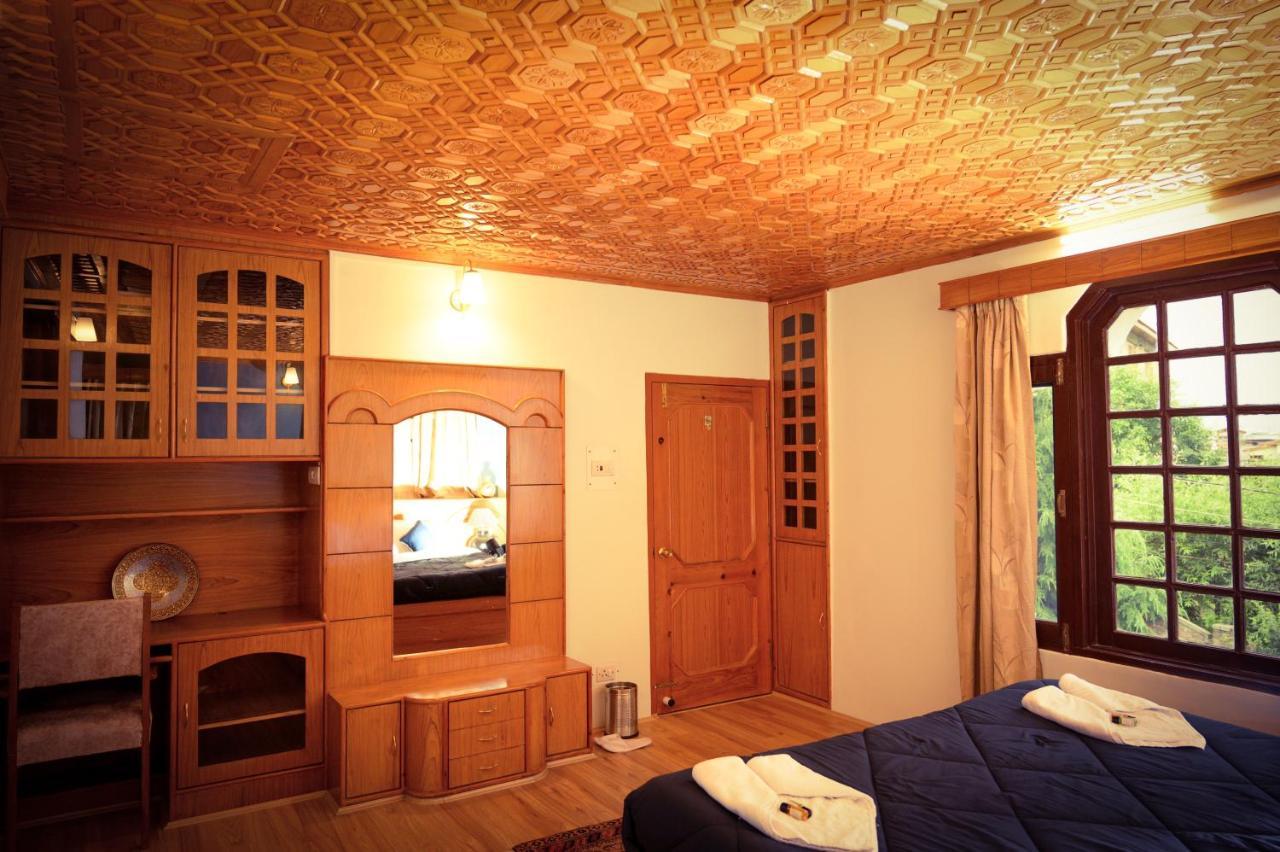 Hotel Peaceful Mornings Srinagar Екстер'єр фото