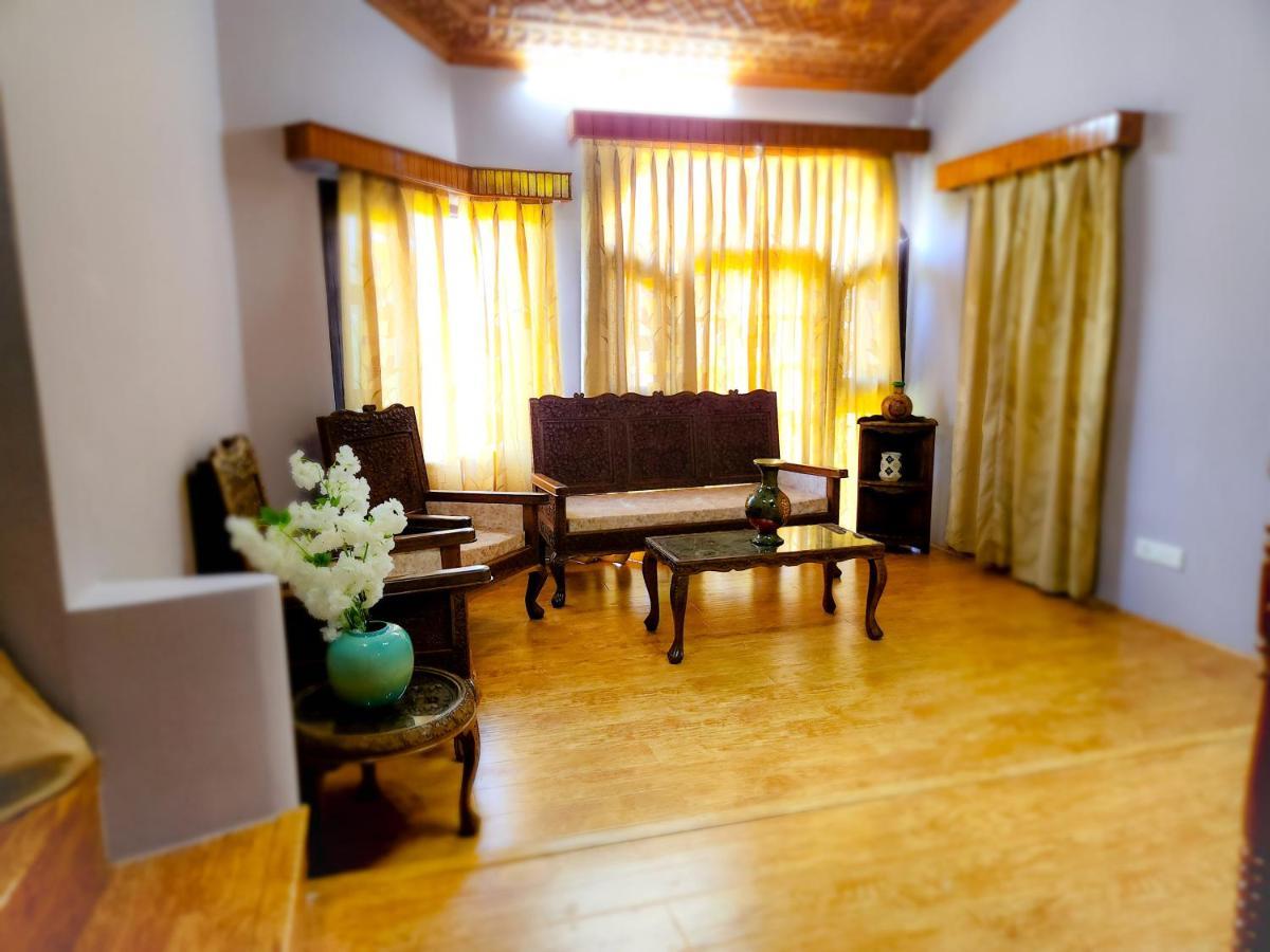 Hotel Peaceful Mornings Srinagar Екстер'єр фото
